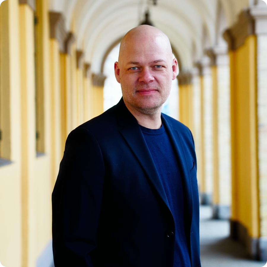 Picture of Simon, co-founder. Picture of Simon, co-founder.